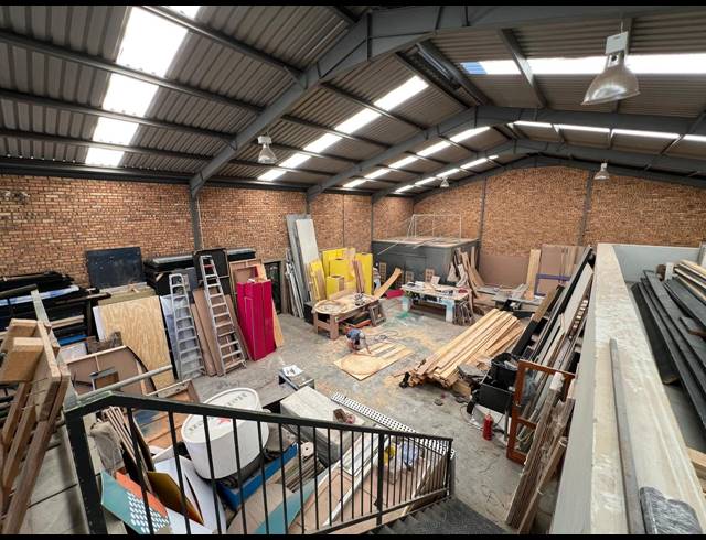 410M² WAREHOUSE TO LET IN STRIJDOMPARK